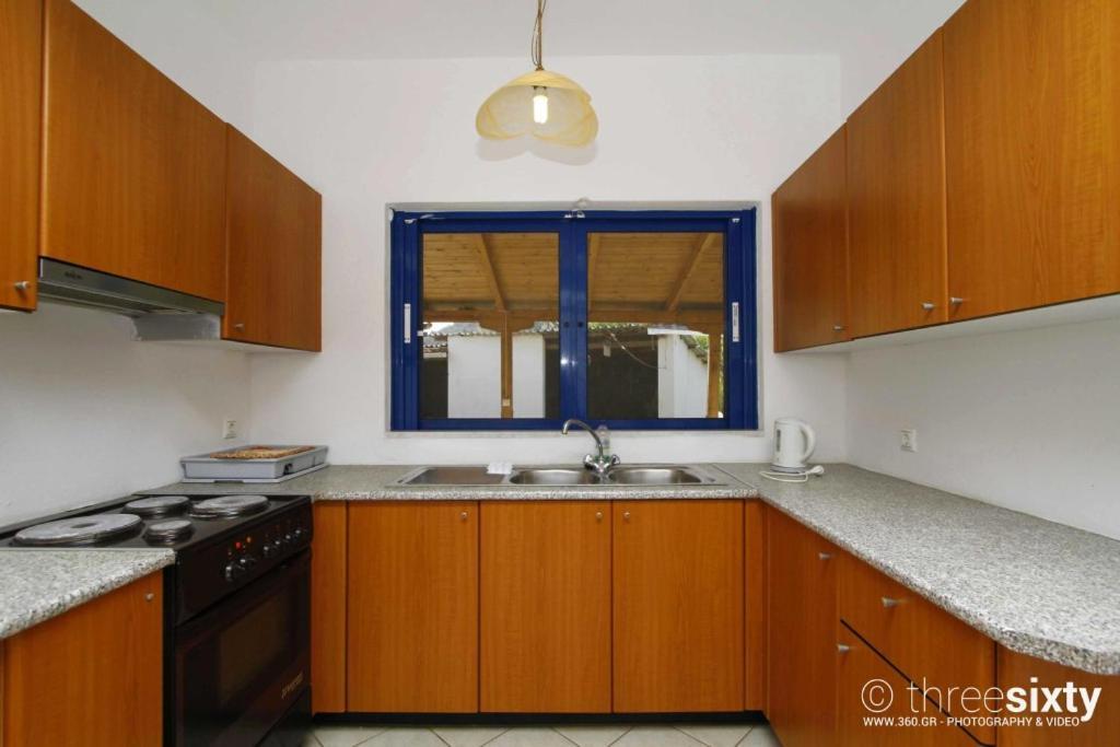 Orange Apartments Василики Екстериор снимка